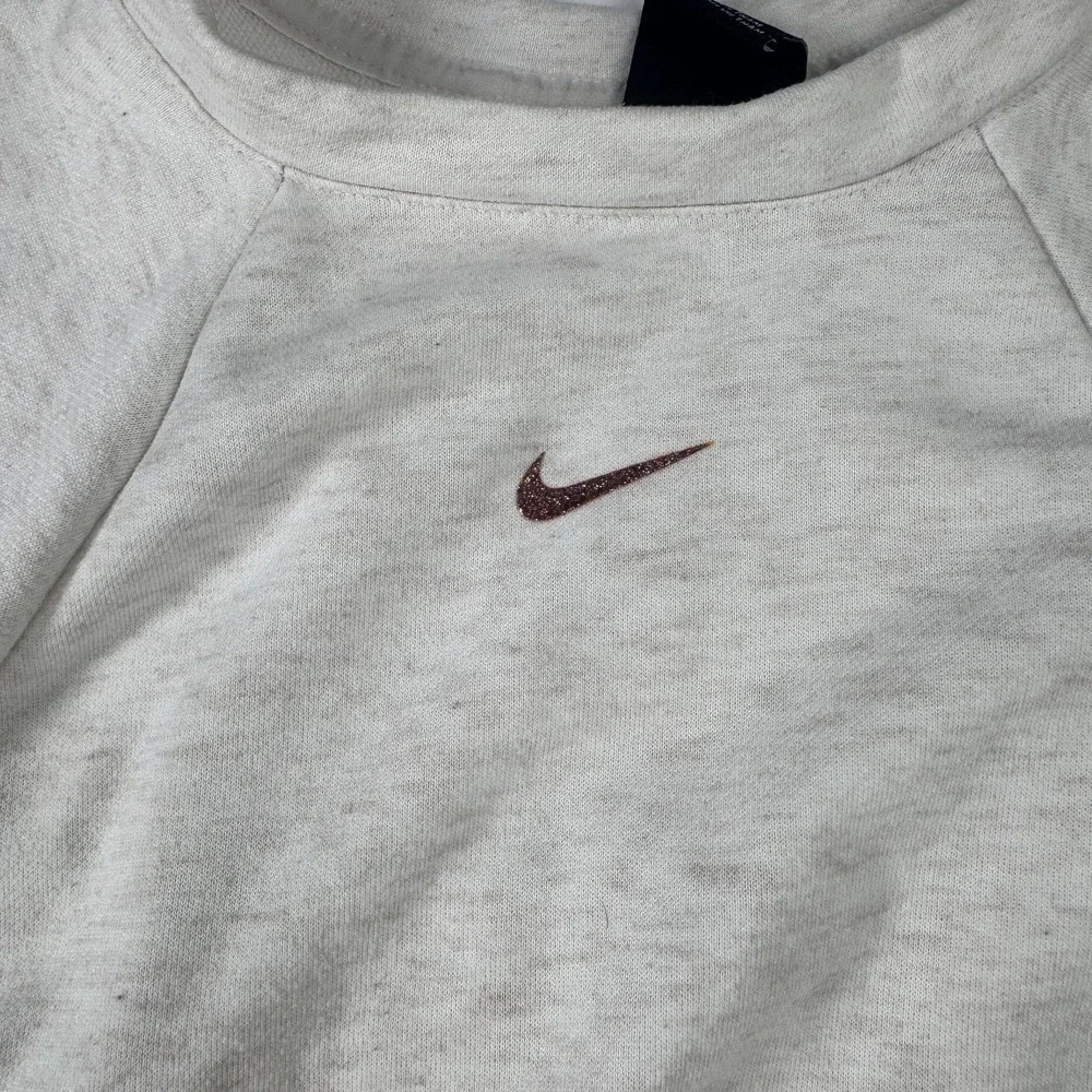 Nike Dri-FIT Pullover Womens Small Gray Glitter Swoosh Spell Out Logo Sleeve